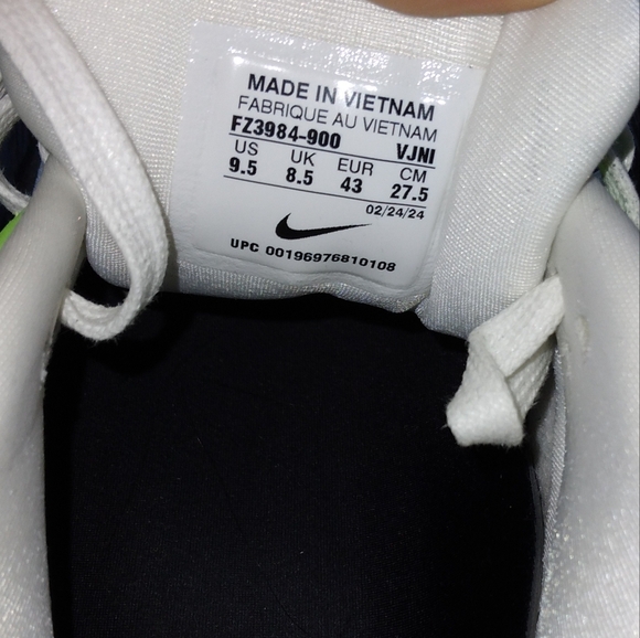 Nike Air Max Sneakers Black, White, Neon Green Men 9.5 new without box main image 4